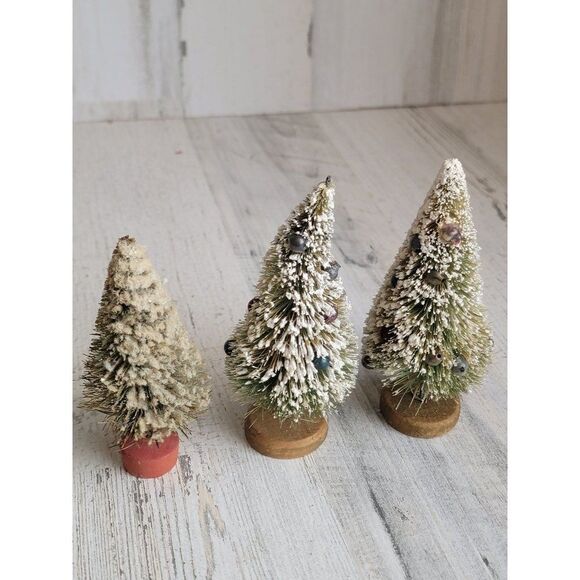Mini frosted beaded Pine Tree Village accessories set - Picture 5 of 8